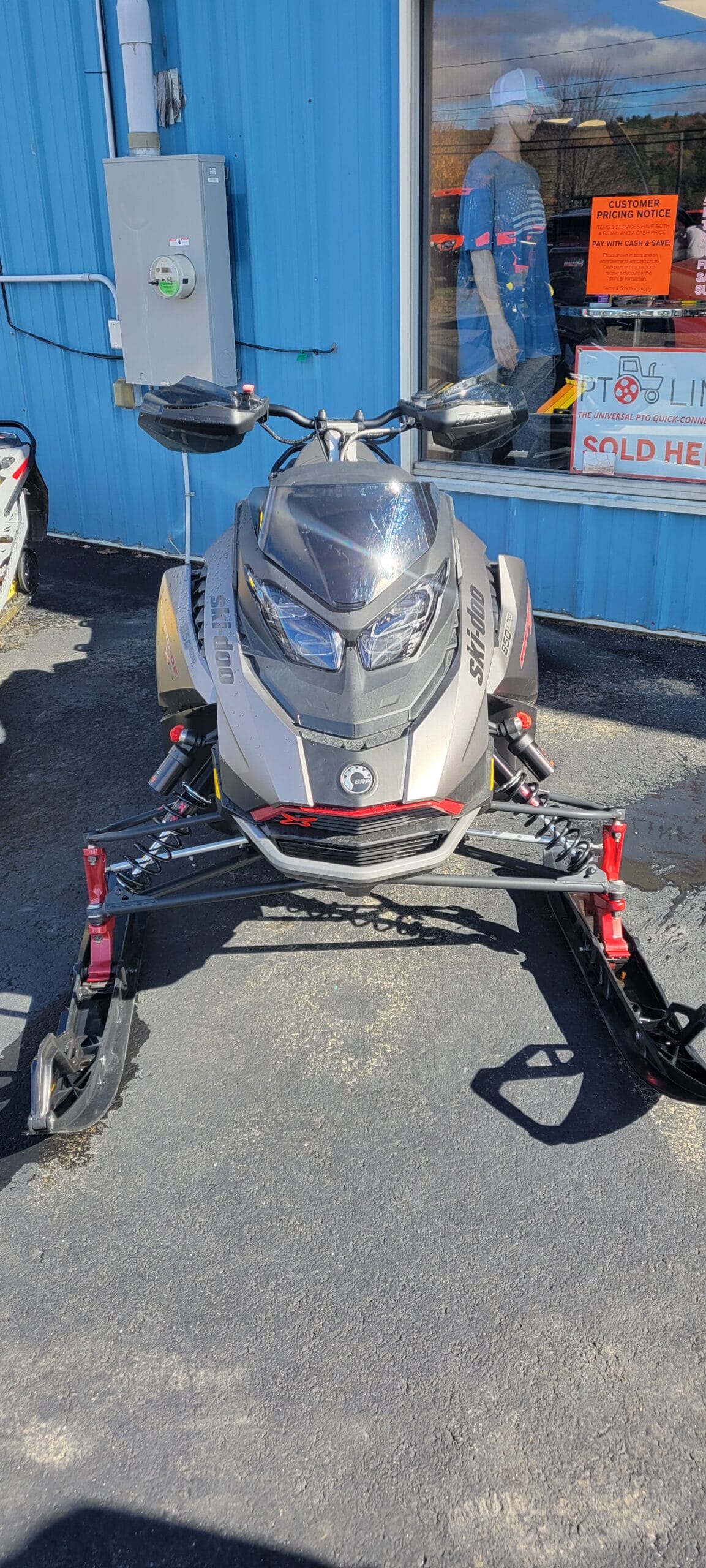 2023 Ski-doo Renegade xrs 850 etec 1790 miles